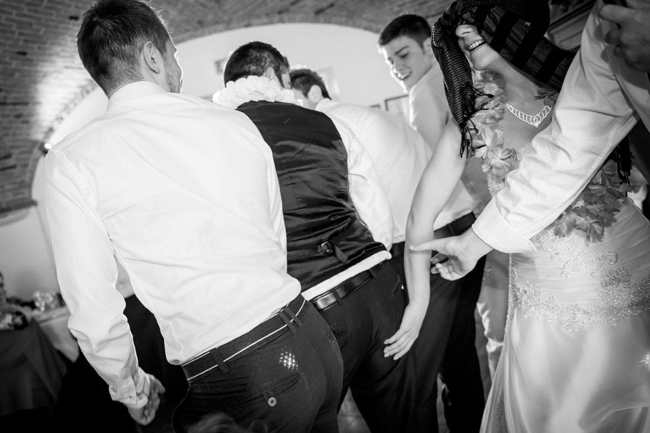 Cost Wedding Photographer Pavia | Bride and Groom shooting La Vecchia Stalla Wedding